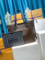 Louis Vuitton M11946 Neverfull Inside Out MM
