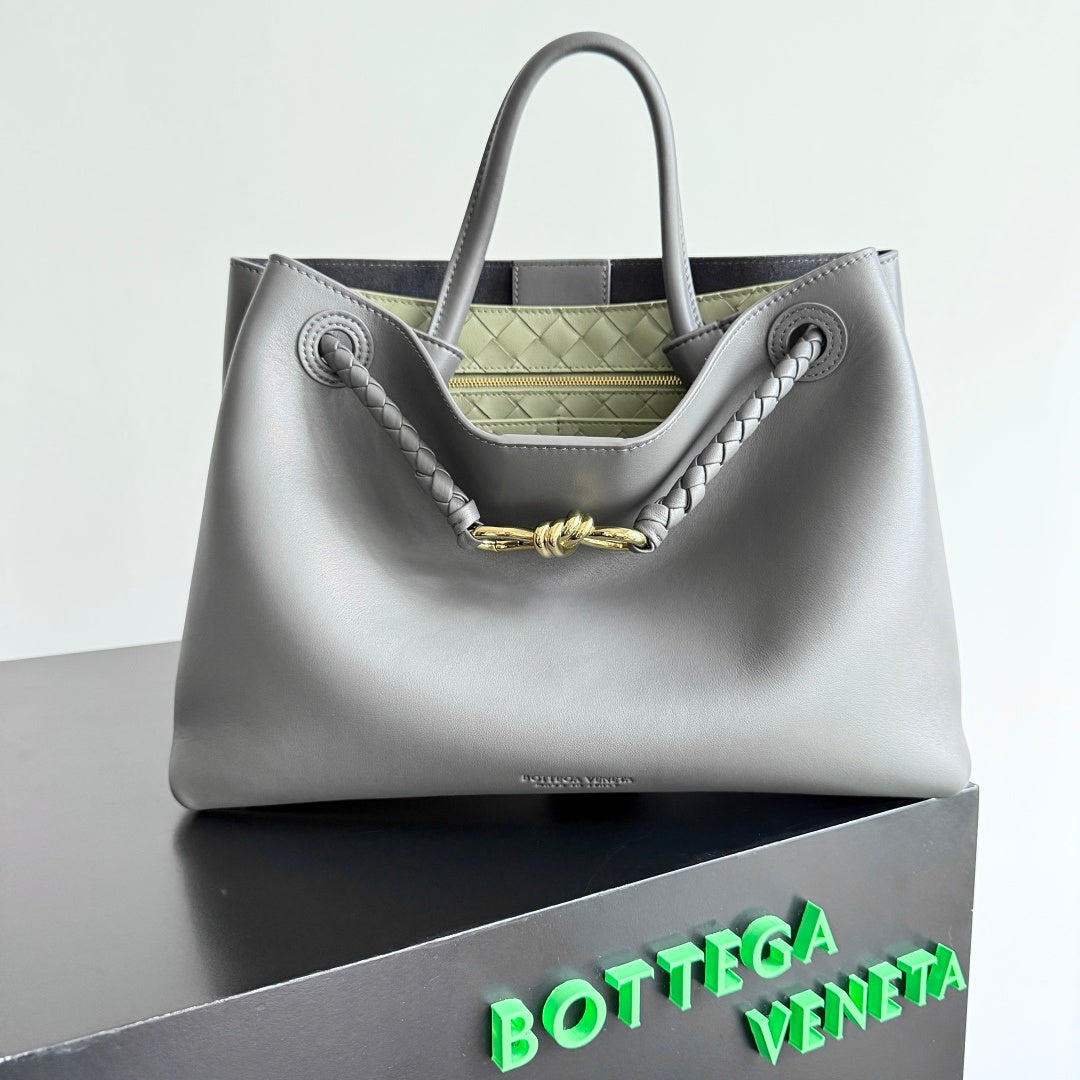 Bottega Veneta 810214 Black Hobo Bag