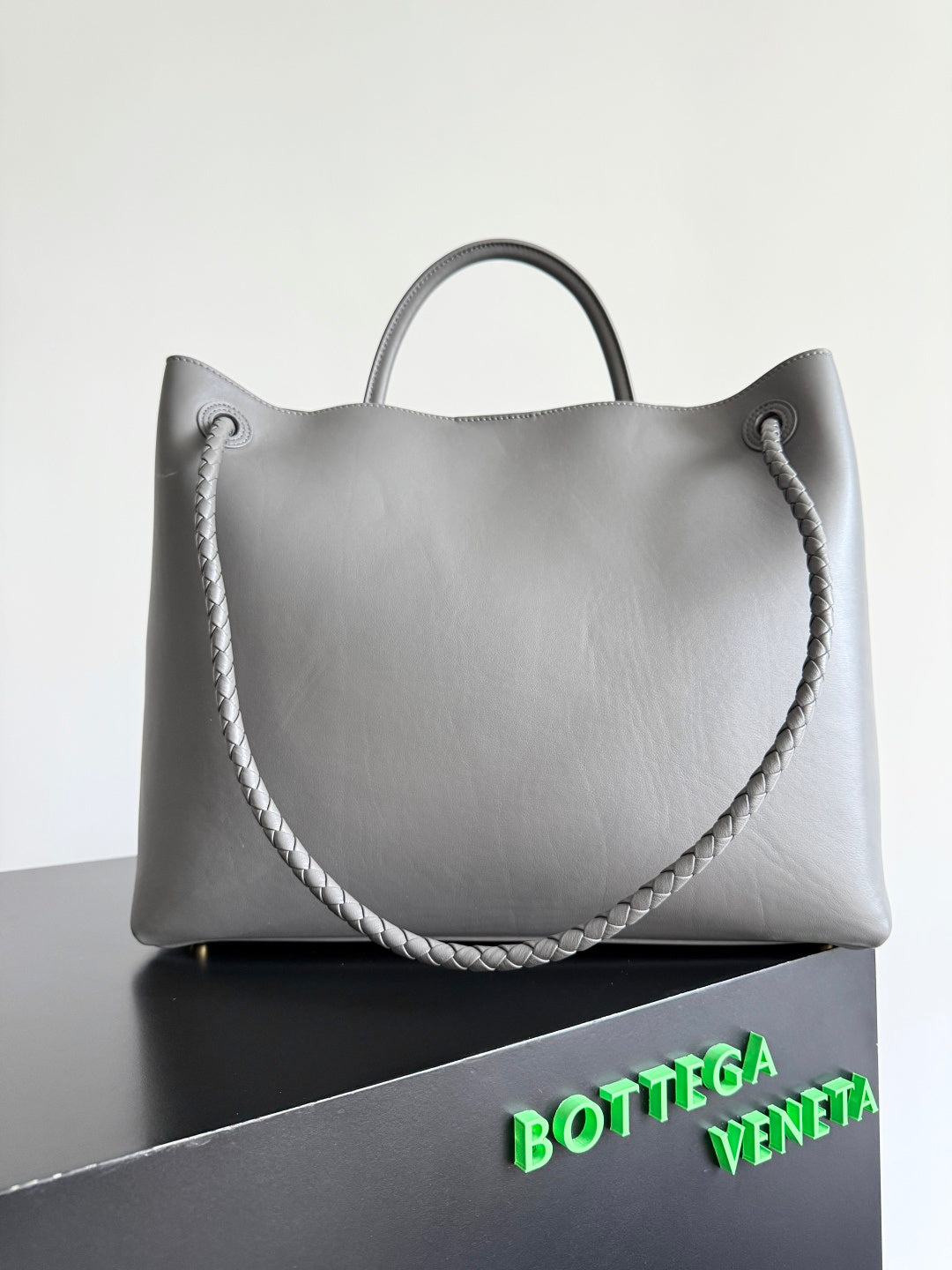 Bottega Veneta 806010 Black Hobo Bag
