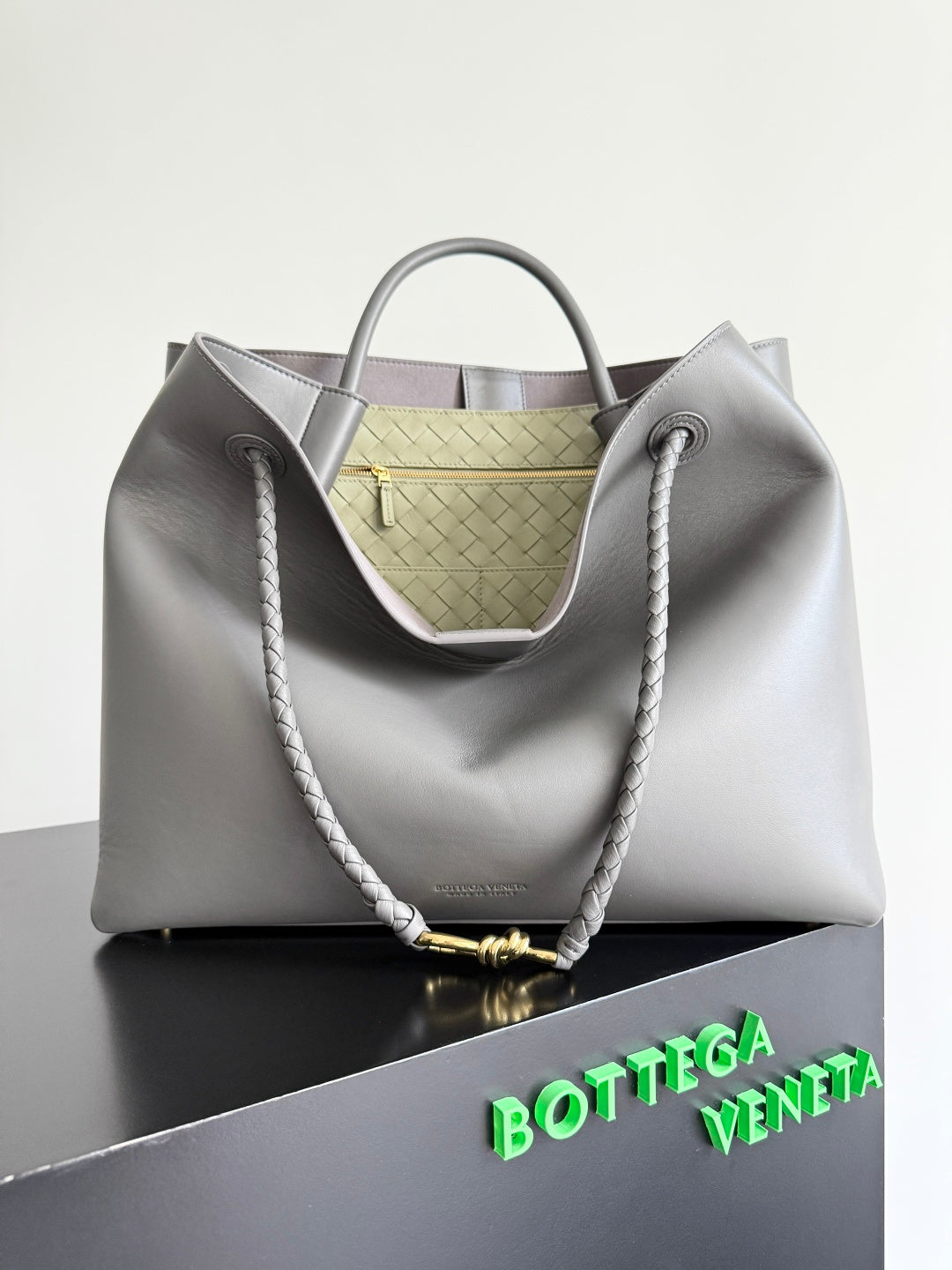 Bottega Veneta 806010 Black Hobo Bag