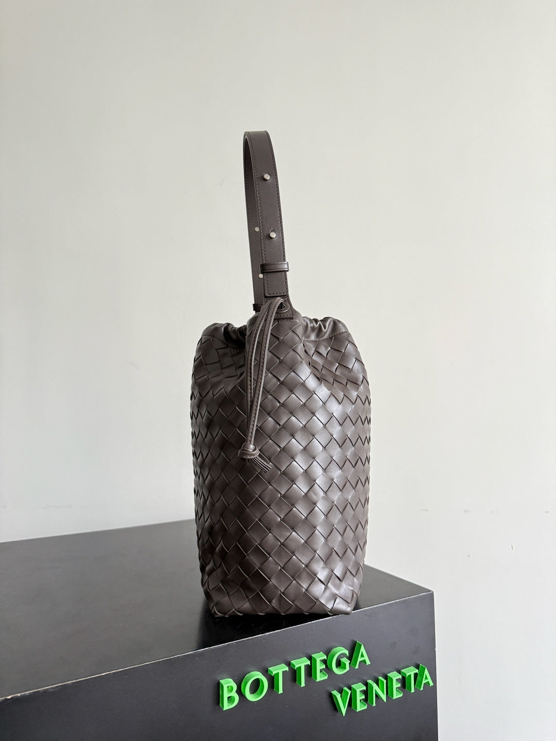 Bottega Veneta 836020 Black Bucket Bag Edition 2
