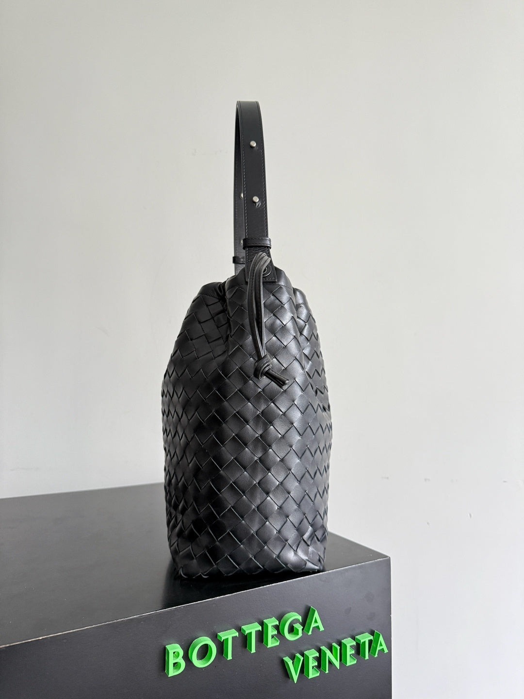 Bottega Veneta 836020 Black Bucket Bag