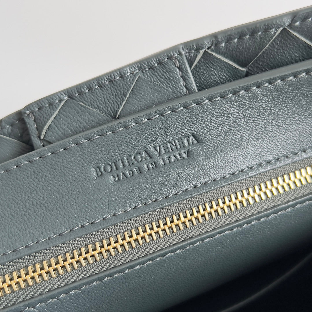 Bottega Veneta 786008 Black Chain Bag