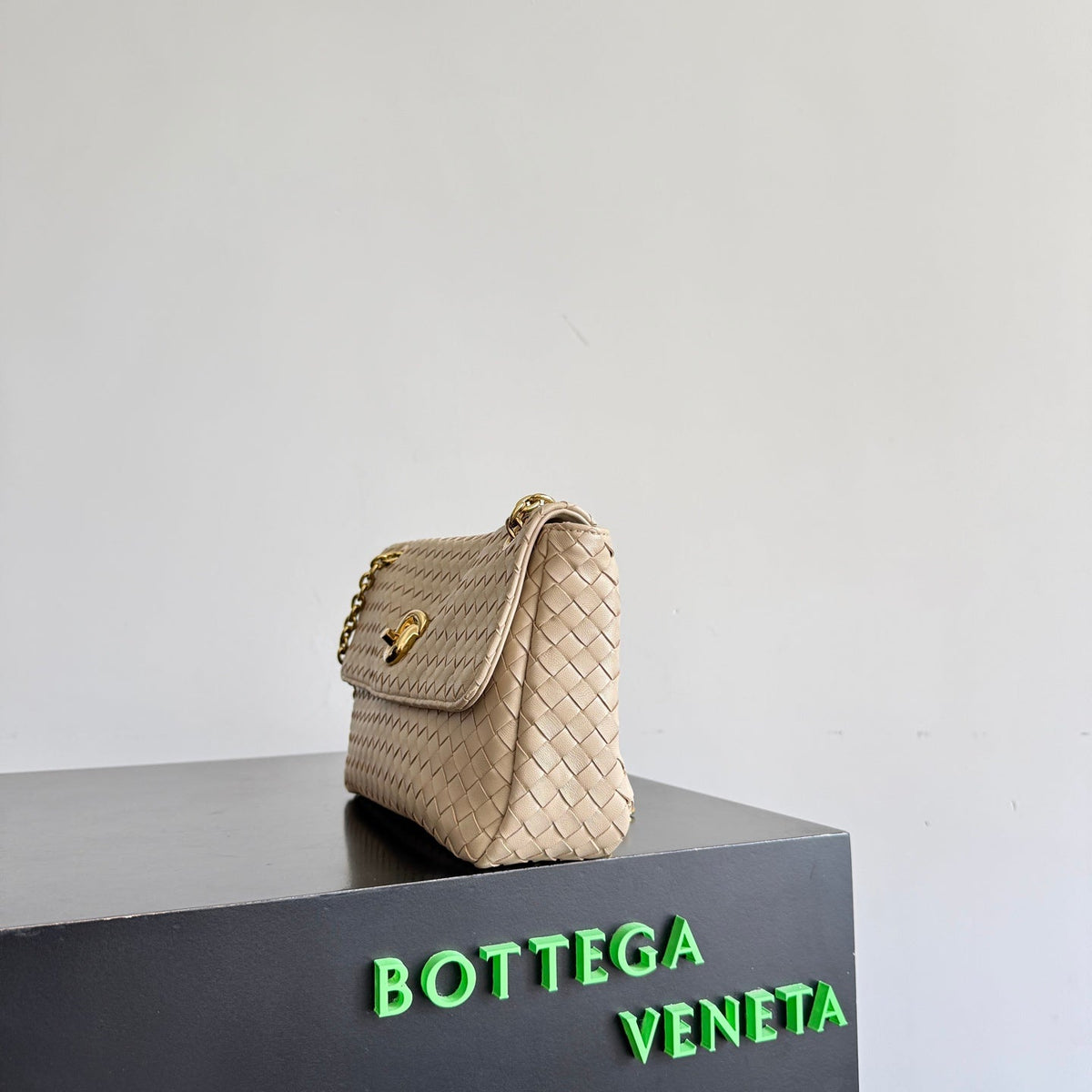 Bottega Veneta 876648 Silver Chain Bag