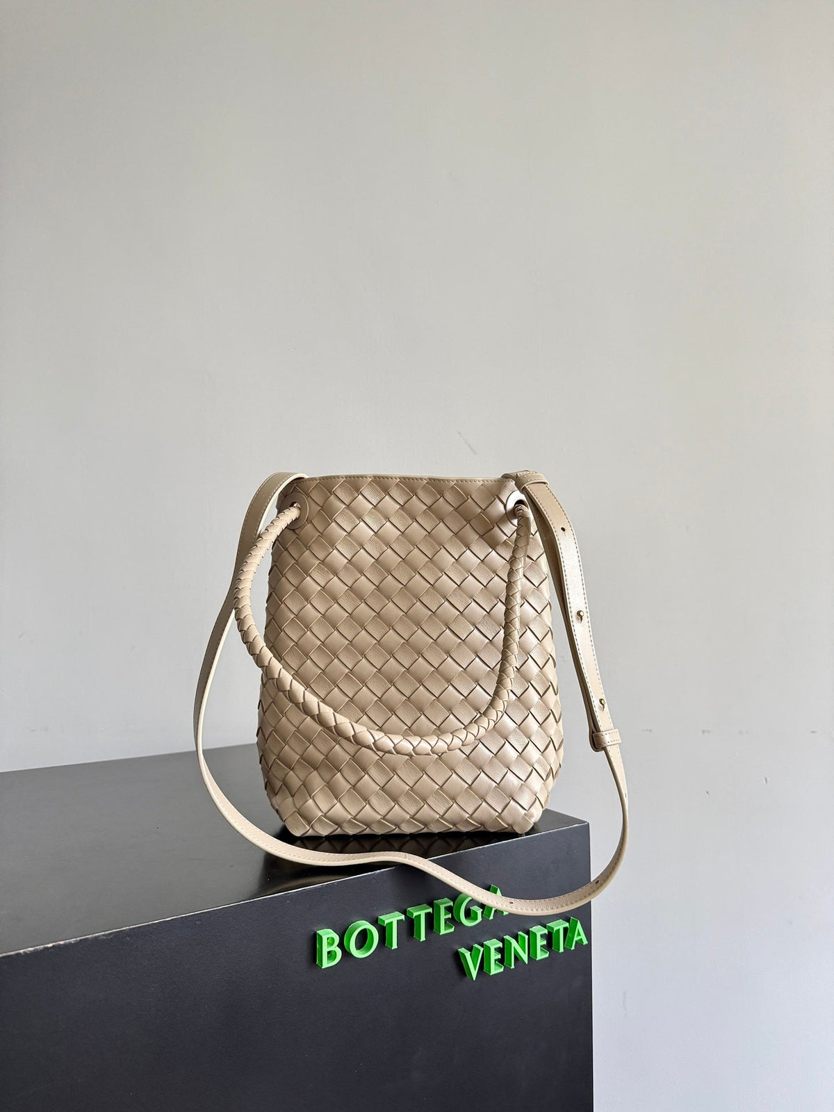 Bottega Veneta 855759 Black Bucket Bag