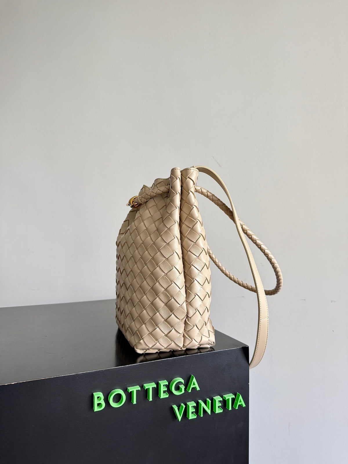 Bottega Veneta 855759 Black Bucket Bag